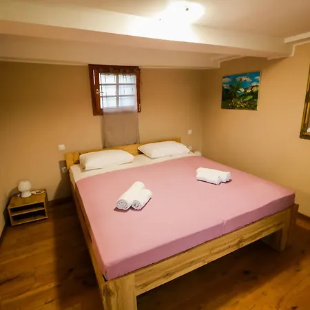 Apartment Hisa Lipa